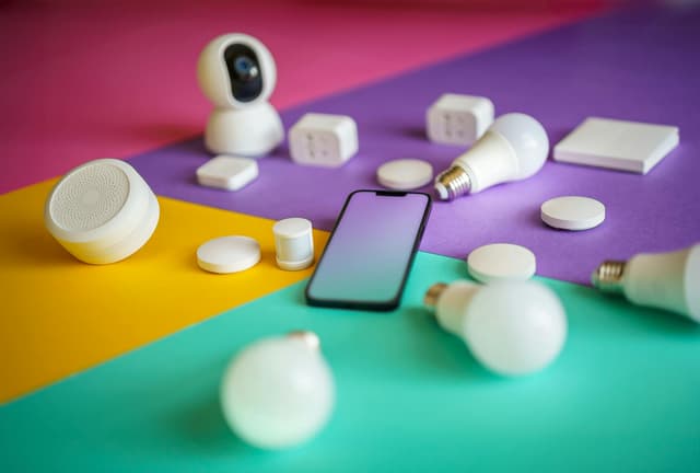 Cum să îți reduci factura la curent cu un sistem smart home