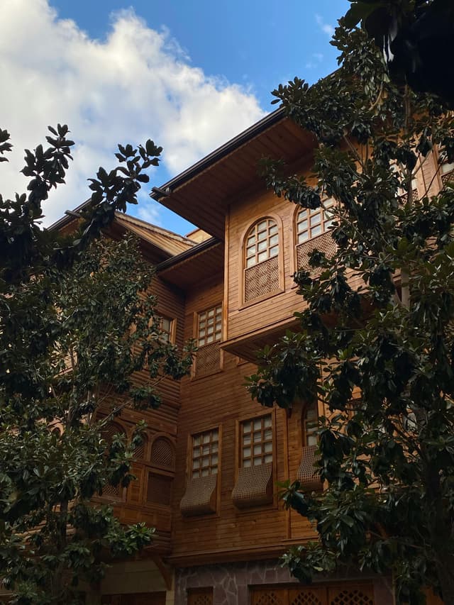 Cum să transformi o casă tradițională într-o locuință eco modernă